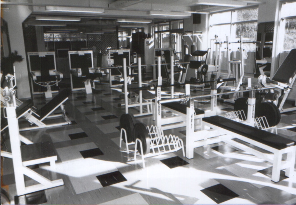 Kirkkonummen Liikuntakeskus vuonna 1994